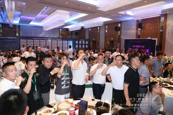 重磅！热烈祝贺伊佳特木门当选中国无漆木门产业联盟第一届理事会“常务副会长单位”
