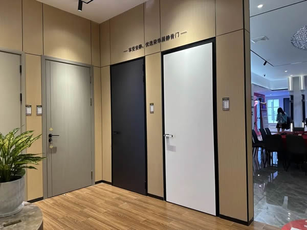 新店开业|荣华居静音室内系统门，演绎现代高端定制生活